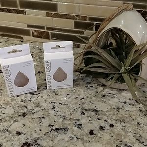 Makeup Drop silicone makeup applicator